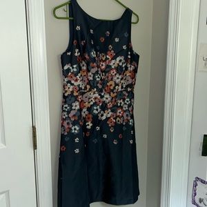 Dark grey floral dress from Loft. 6p. New with tag.